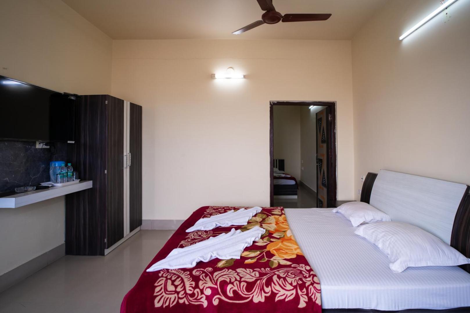 Hotel Nilkantha มันดราโมนี ภายนอก รูปภาพ